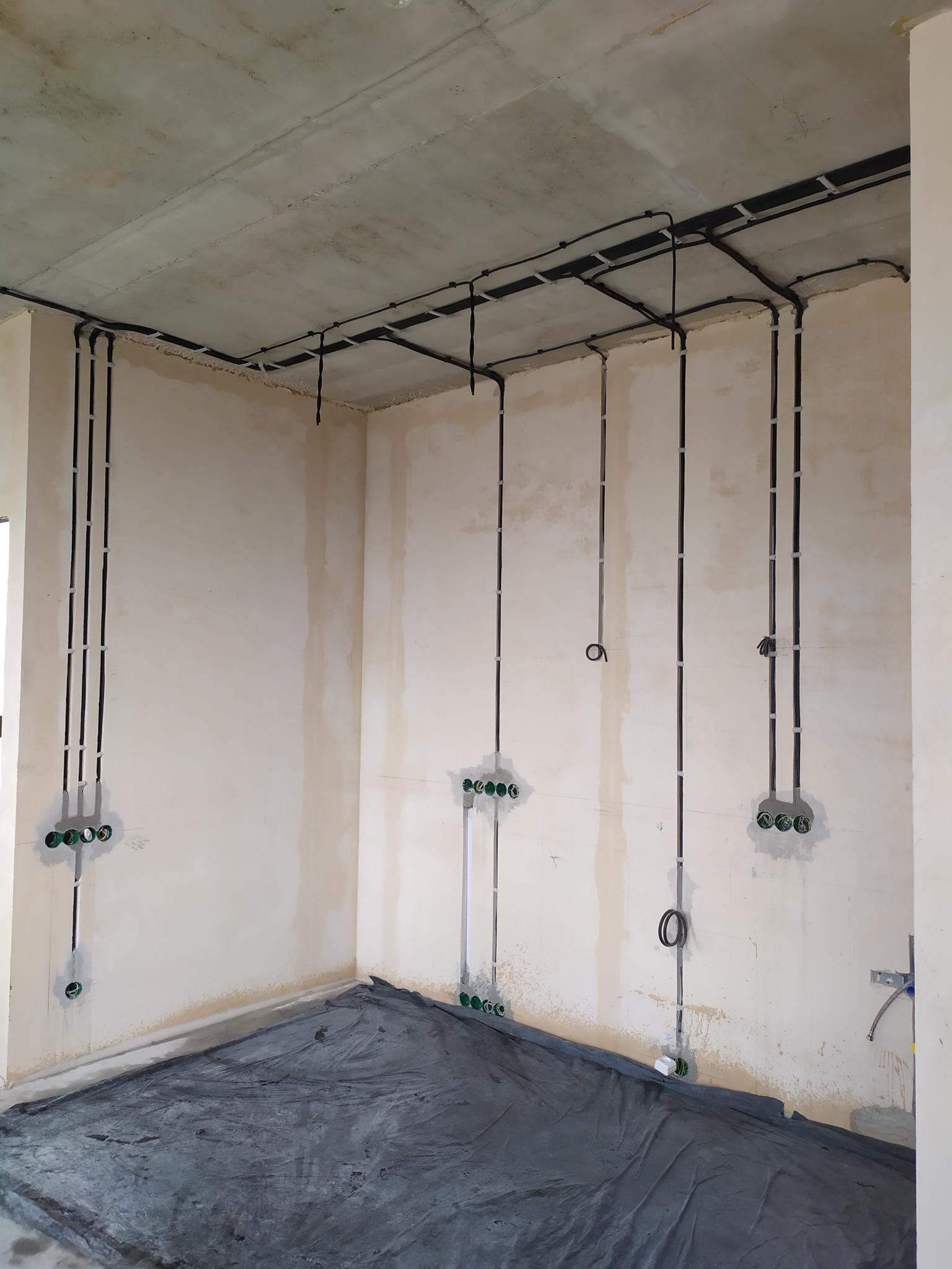 Прокладка кабеля в штробе Кишинёв электромонтаж под ключ