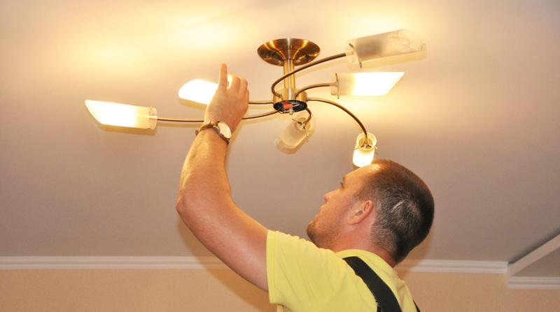 Установка розеток выключателей и светильников Кишинёв электрика под ключ